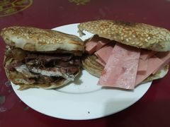 烧饼夹肠-清真八大碗(G6辅路店)