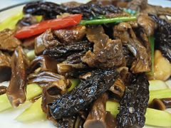 羊肚菌炒松茸-伊祥·敦煌楼