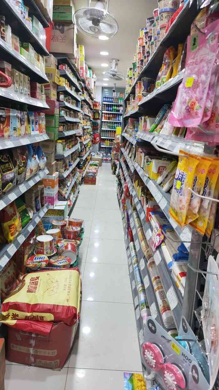 乐家超市南康店(南康店)-"乐家超市刚刚好就在十字路口,招牌还是很显.