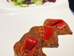 辣味低温碳烤牛舌配红彩椒-弦月窗LUNETTE BY AMANDA(复兴路店)