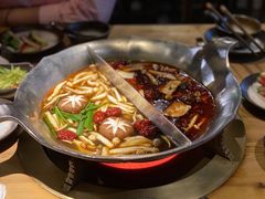 -湊湊火锅·茶憩(杭州湖滨银泰in77店)