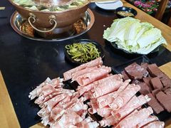 -果松木炭酸菜铜火锅·外婆参鸡汤