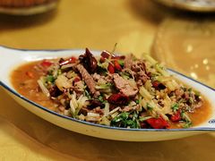 芹菜小米辣炒牛肉-龙姐私房菜(和顺古镇店)