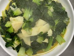 塔苦菜炒冬笋-沪依小酒馆心意菜