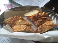 赠送面包-纽约咖啡馆