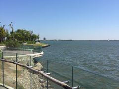 -上海滴水湖皇冠假日酒店