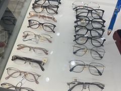 -美式眼镜·授权蔡司.依视路.尼康.豪雅.明月(南翔印象城店)