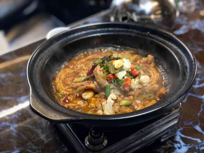 花花肠子馆-"挺不错的一个湘菜馆,提前预约的缘故还能坐.