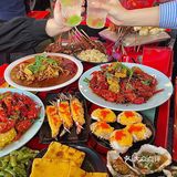 🥘他们家的汤，我全部打包回家下面了！