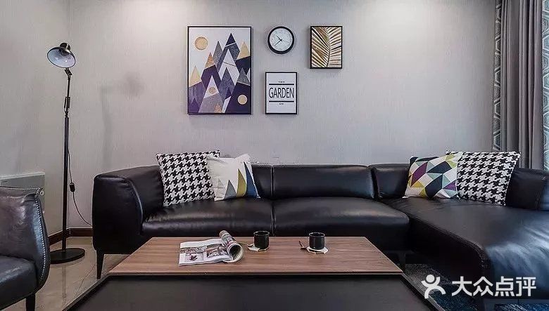 今日分享[礼花]沙发背景墙装修，你家这样装，美到没朋友！  