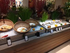 自助取餐区-海口绿发希尔顿酒店-田园汇自助餐·三文鱼·海鲜