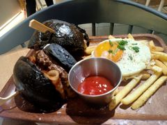 27&nbsp;牛肉汉堡-HELLO 27 意面·沙拉·帕尼尼