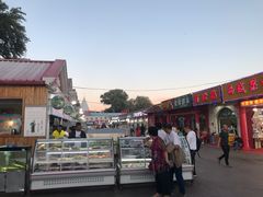 -布尔津河堤夜市