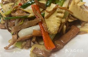 Black Mushroom and Bamboo Shoot Stir-fry with Pork Belly