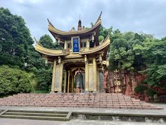 -峨眉山报国寺