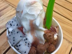 餐厅旁边的酸奶屋-同济大学-北苑食堂