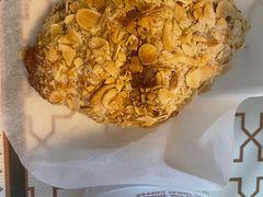 杏仁羊角-WHEN PIGS FLY当猪飞