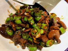 青椒炒牛肝菌-炊烟小炒黄牛肉(东庆街店)