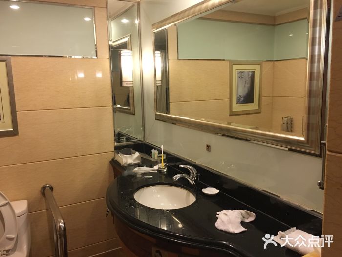 武汉五月花大酒店(武昌火车站中南路地铁站店)图片