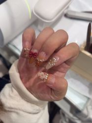 -花岐款式专研健康美甲沙龙