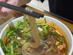 -郎吞虎咽酸辣粉(第一桥店)