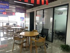 教室环境-新航道雅思托福·留学·考研培训(人民广场校区)