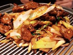 经典葱爆小羔羊肉-悦融·京鲁菜·露台花园(安定门店)