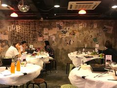 大堂-鲜入围煮花胶鸡海鲜火锅