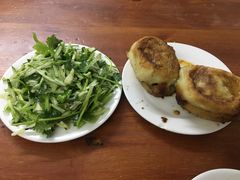 老虎菜-宝瑞门钉肉饼店