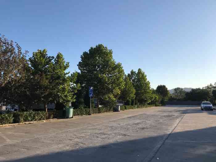 襄汾西服务区-停车场-"山西去王家大院路上,途中要几个钟,解决各.