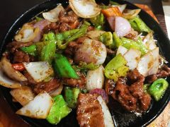 铁板牛肉-舌尖上的食缘花园主题餐厅