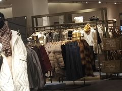 -URBAN REVIVO(济南领秀城贵和购物中心店)