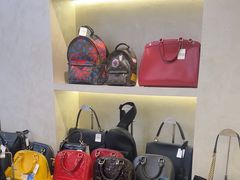 -六六奢品·vintage中古·回收二手奢侈品包包手表首饰(环球港店)