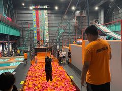 -极限PLAY运动娱乐新世界·团建派对潮玩休闲馆·室内蹦极高空游乐园