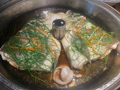 汗蒸剁椒水库鱼头-洞庭土菜小炒馆(易发广场店)