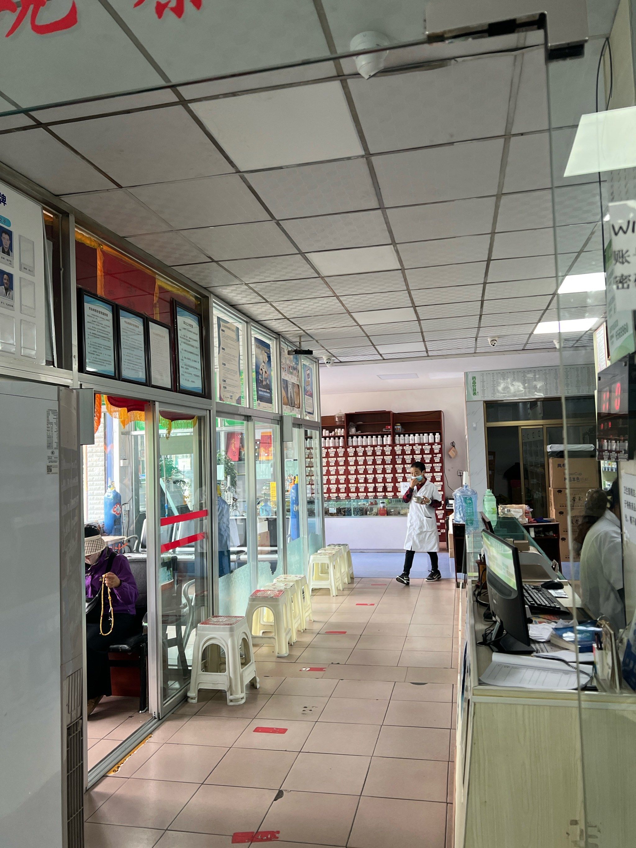 拉萨的第一站打卡网红诊所鑫圣诊所,网上说