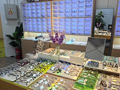 -天空之镜眼镜店蔡司依视路配镜授权零售店(望京颐堤港店)