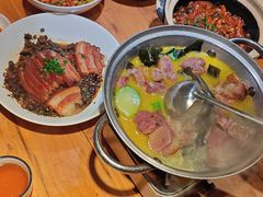 -帅巴人舅母子腊蹄民俗村
