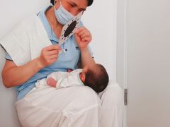 -鲸鱼妈妈月嫂/育婴师定制