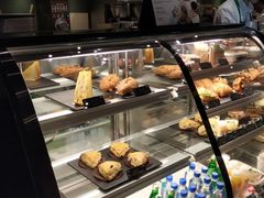 面包甜点陈列柜-星巴克臻选(南京金茂览秀城店)