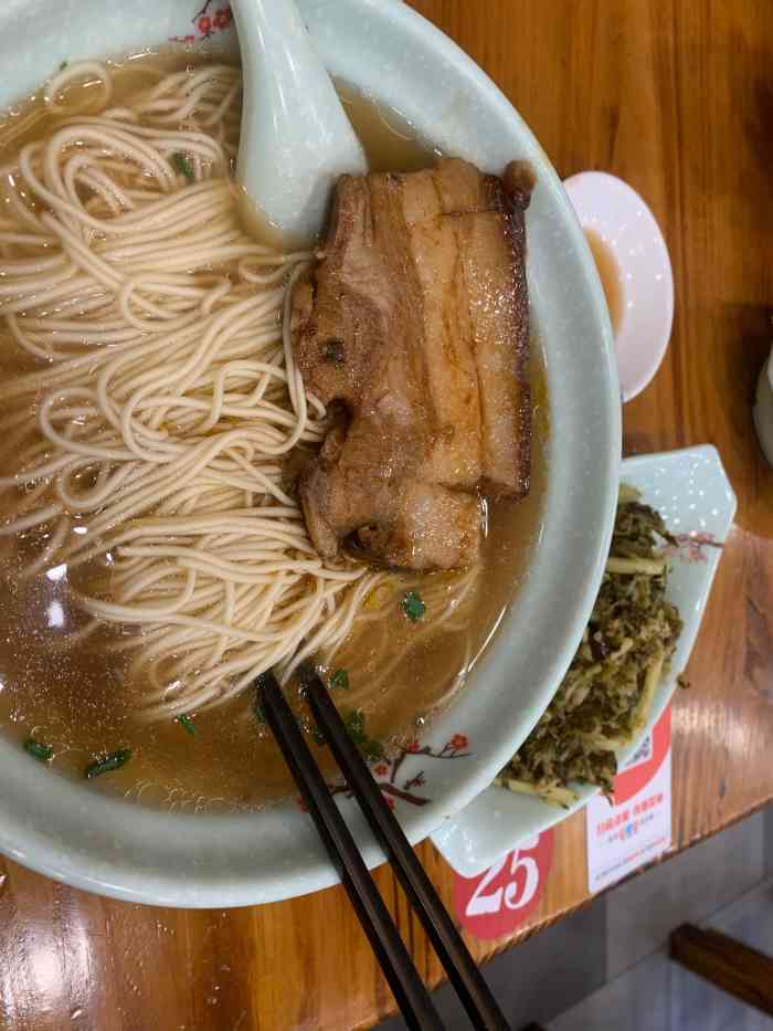 同茂兴面菜馆(春申店"在大润发的底楼,原来好像是卖车的地方,跟.