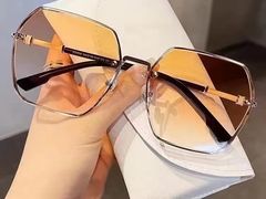 -爱视眸Eyeblling眼镜·依视路·蔡司镜片折扣店(百联南方商城购物中心)