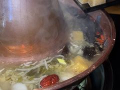 -果松木炭酸菜铜火锅·外婆参鸡汤