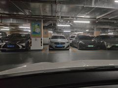 -金虹桥国际中心·停车场