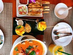 -Chom Cafe and Restaurant