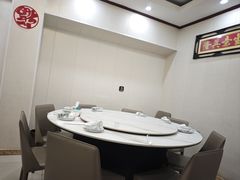 -余杨鸭鸭餐厅