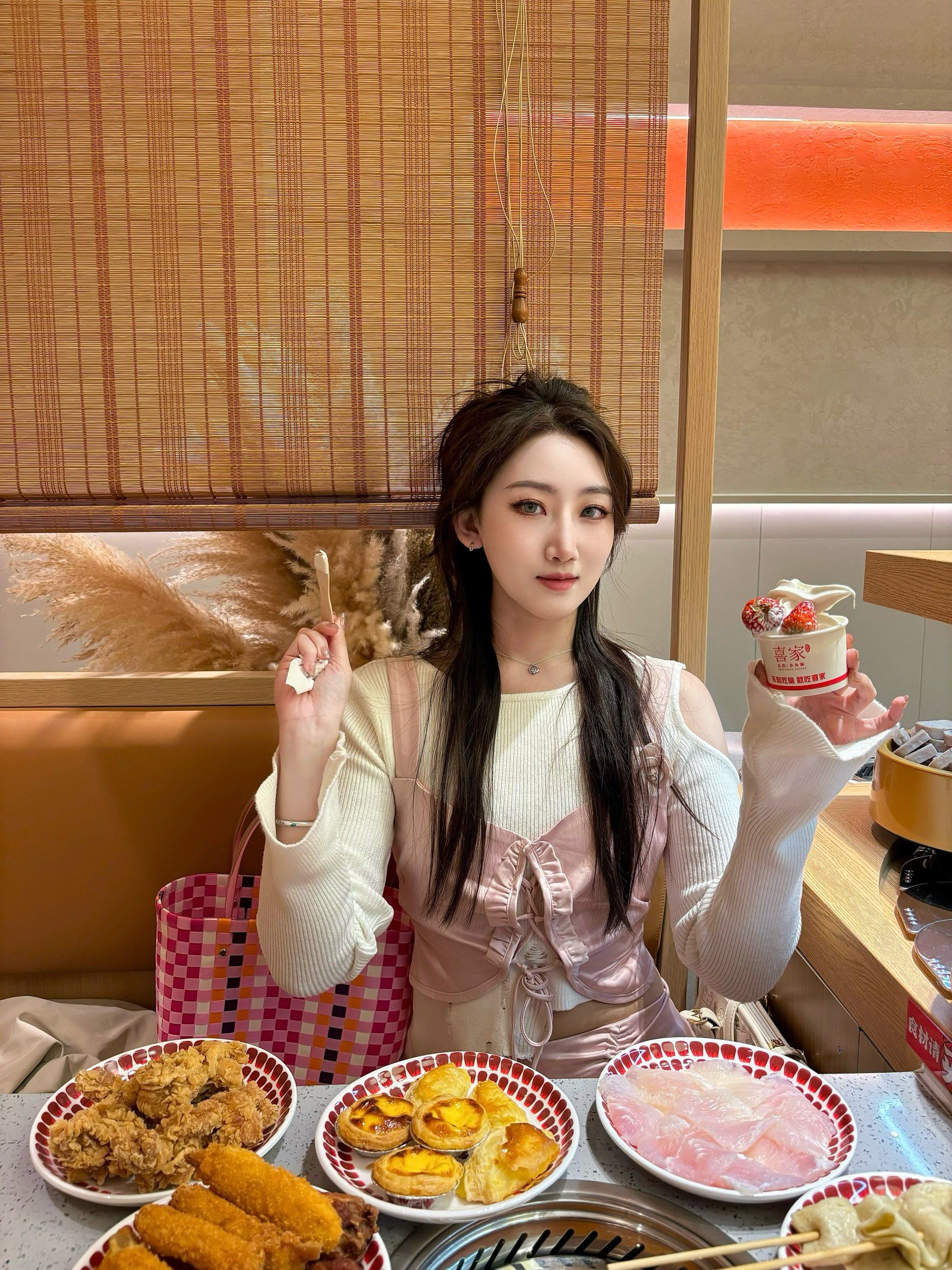 沈阳首家6015白草莓91不限量随便吃