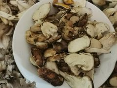 -东巴谷野生菌火锅餐厅