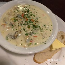 Delicious Seafood Chowder Recipe for the Crockpot: A Comforting Delight