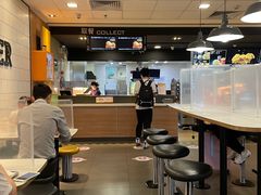 -麦当劳(上海虹桥站30B检票口楼上)